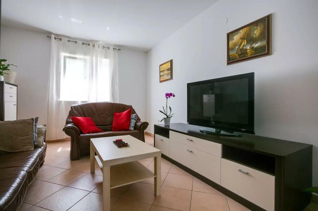 Apartment Vitalia 2+2 *